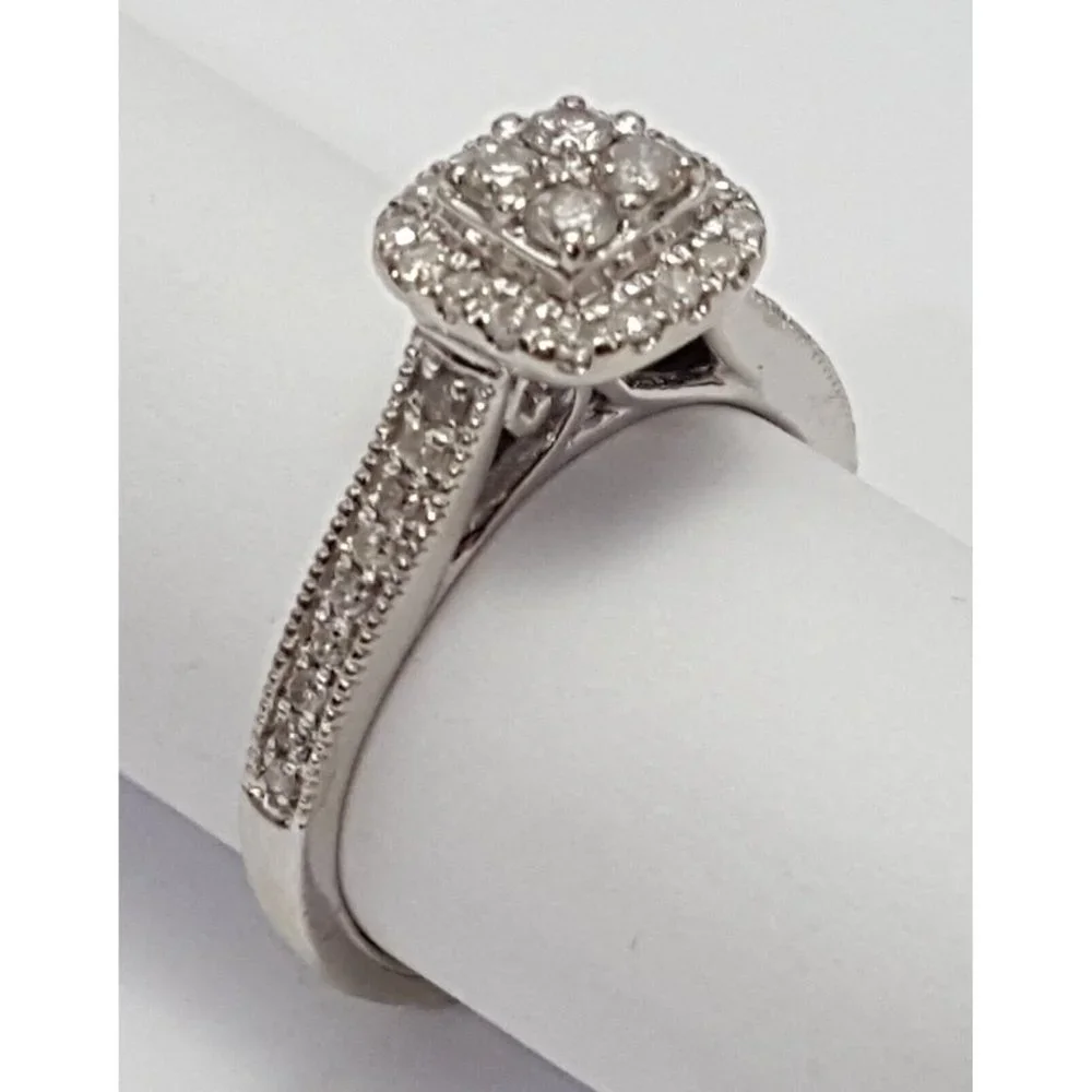 Beautiful 10K Karat Solid White Gold Designer Round Cut Diamond Engagement Ring